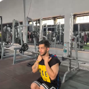 اسكوات با كش پا جمع