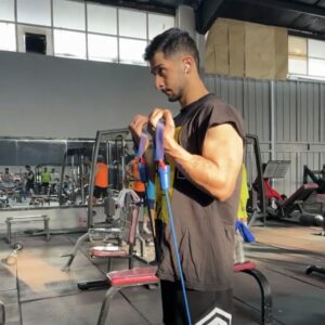 جلو بازو با كش از پايين